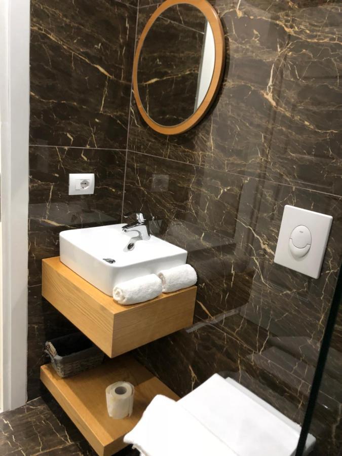 Andys Rooms Hotel Tirana Exterior foto
